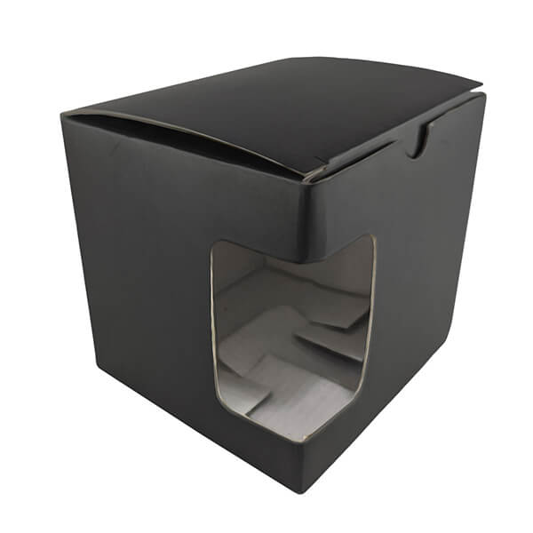 Zwart karton met een venster